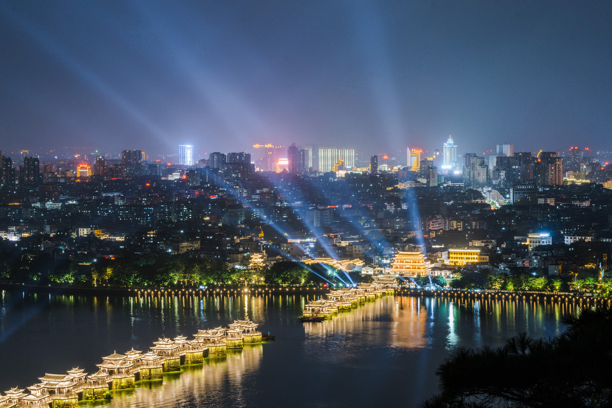 外交部发言人就沧州发展发表评论